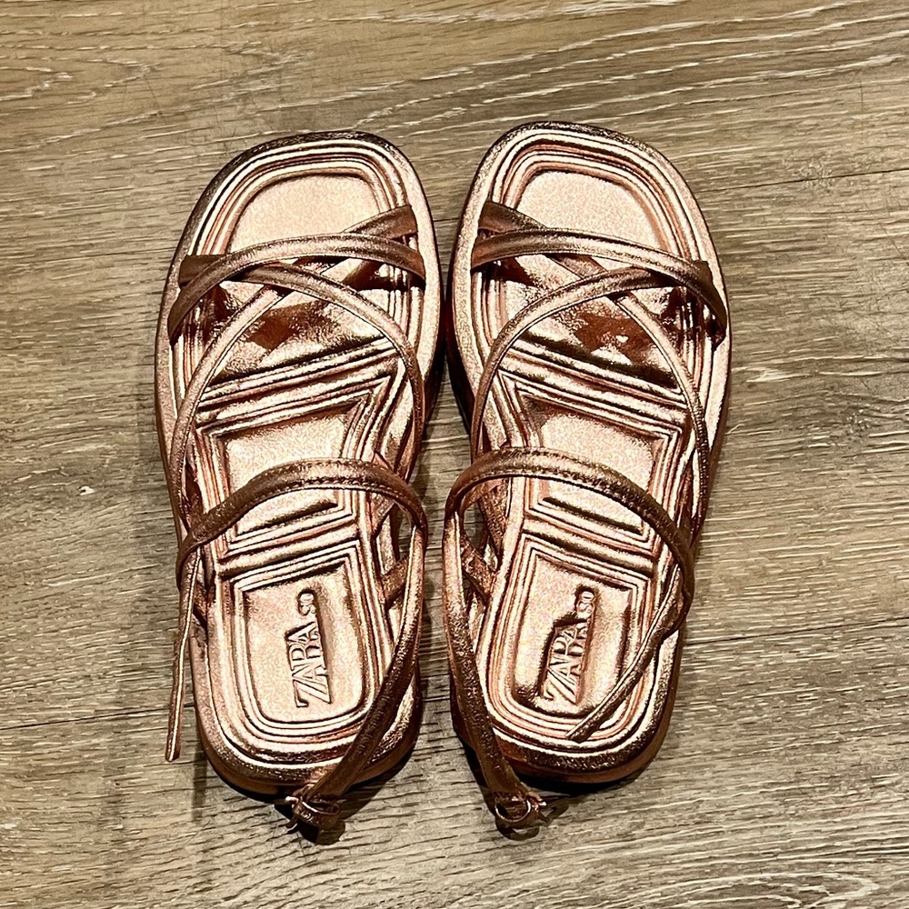 Zara Girls Rose Gold Sandals in Little Kid Size 12.5
